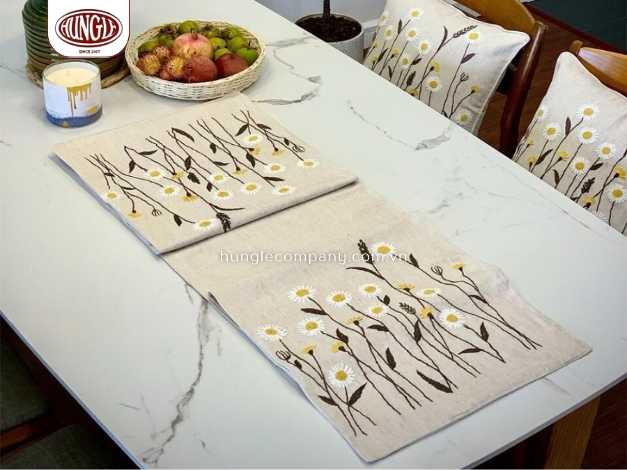 Ưu điểm nổi bật của khăn trải bàn thêu tay