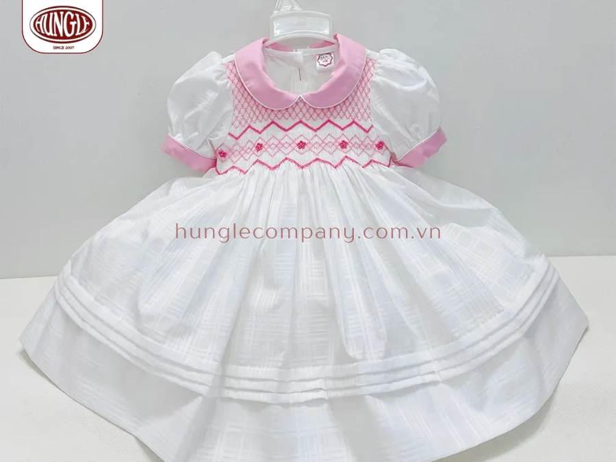 Váy smock mang nhiều thiết kế nổi trội hơn những mẫu váy thường